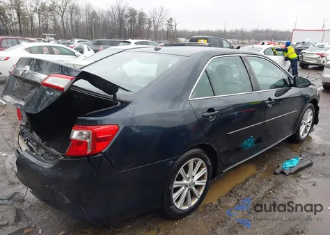 2013 Toyota Camry Xle z USA, uszkodzony, nr VIN 4T4BF1FK4DR298512